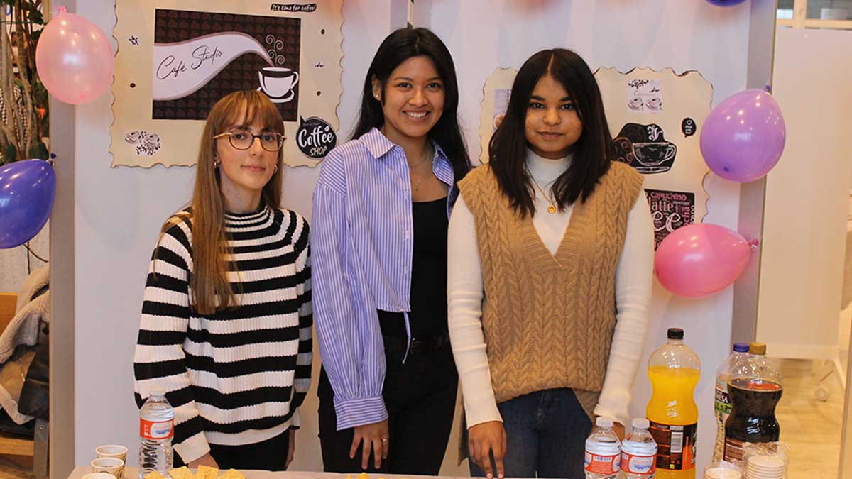 Las universitarias que están detrás de 'Studio & Café' en la ULE. | L.N.C. Las universitarias que están detrás de 'Studio & Café' en la ULE. | L.N.C.