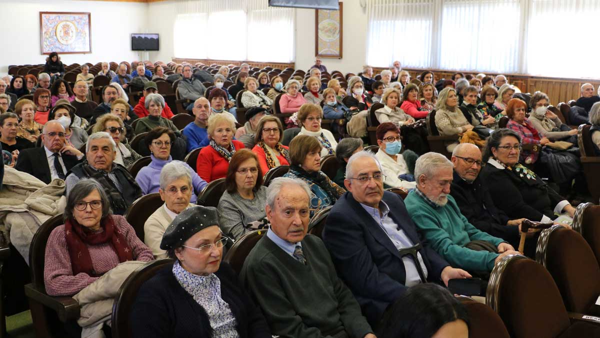 Los alumnos fueron los protagonistas del acto en El Albéitar. :: l.n.c.