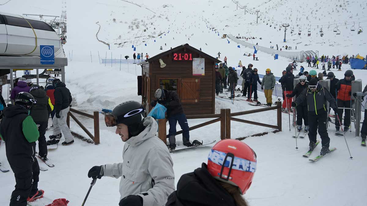 Los primeros esquiables de San Isidro se abrieron al público este sábado. | JESÚS F. SALVADORES