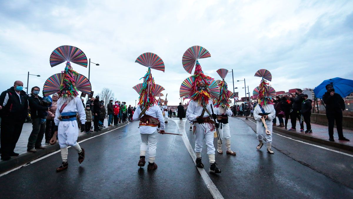 Desfile de carnaval protagonizado por antruejos de la provincia leonesa  y territorios cercanos |ICAL