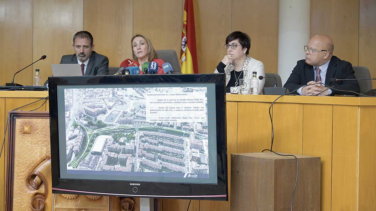 Imagen de la rueda de prensa en la que se explicó la intervención. | JESÚS F. SALVADORES