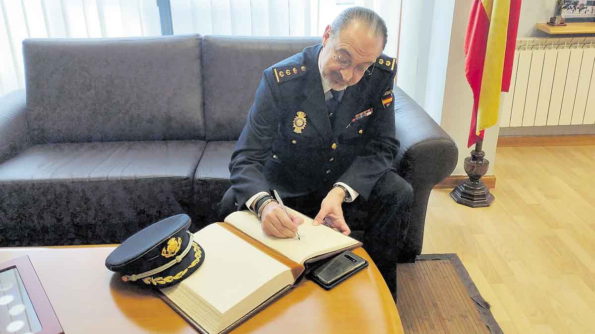 Abelardo Ramos, comisario que fue reconocido por el Ayuntamiento. | L.N.C.