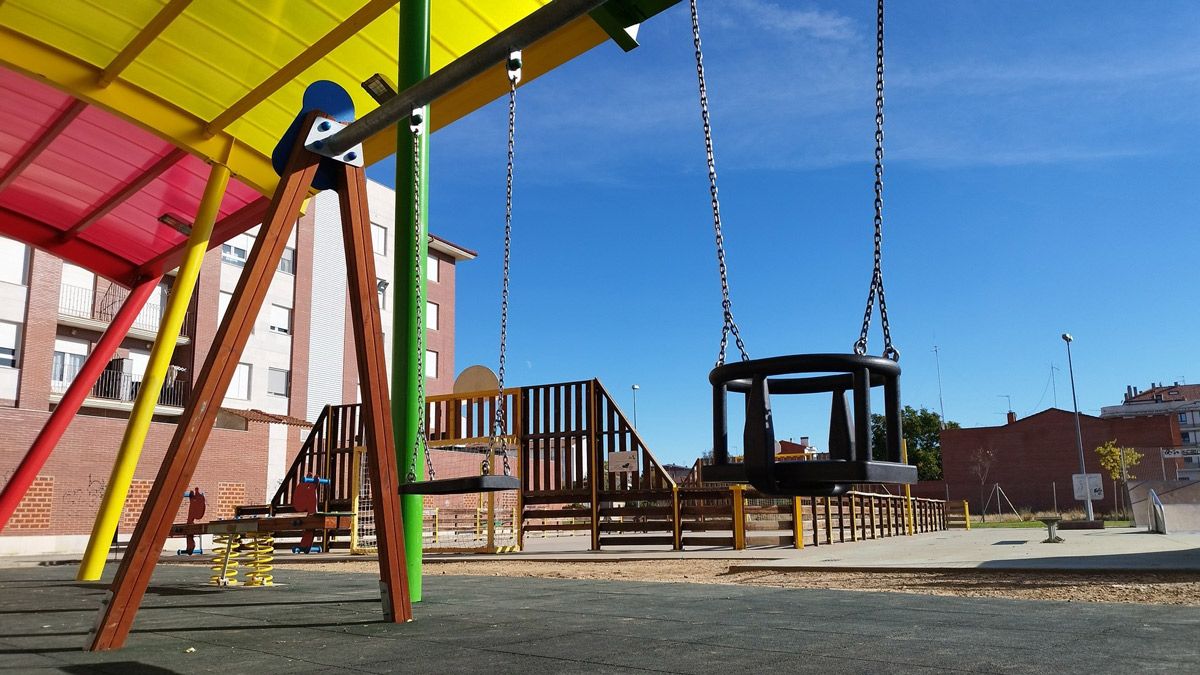 Vista de un parque infantil de Valencia de Don Juan. | L.N.C.