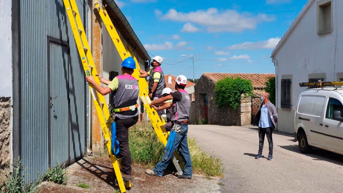 Imagen de archivo reciente de la instalación de fibra óptica en la Comunidad | ICAL