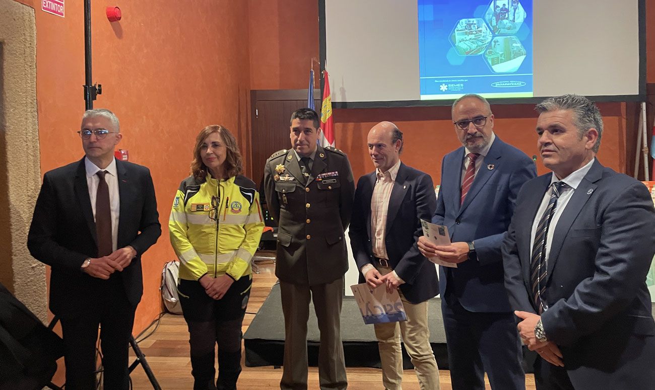 Presentación de la guía en el Castillo de Ponferrada. | Javier Fernández