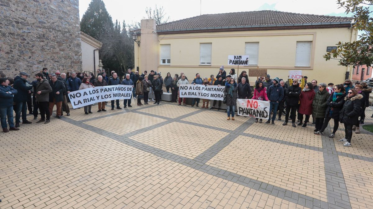 Manifestación de este sábado en Carrizo contra las balsas del Órbigo. | CAMPILLO (ICAL)