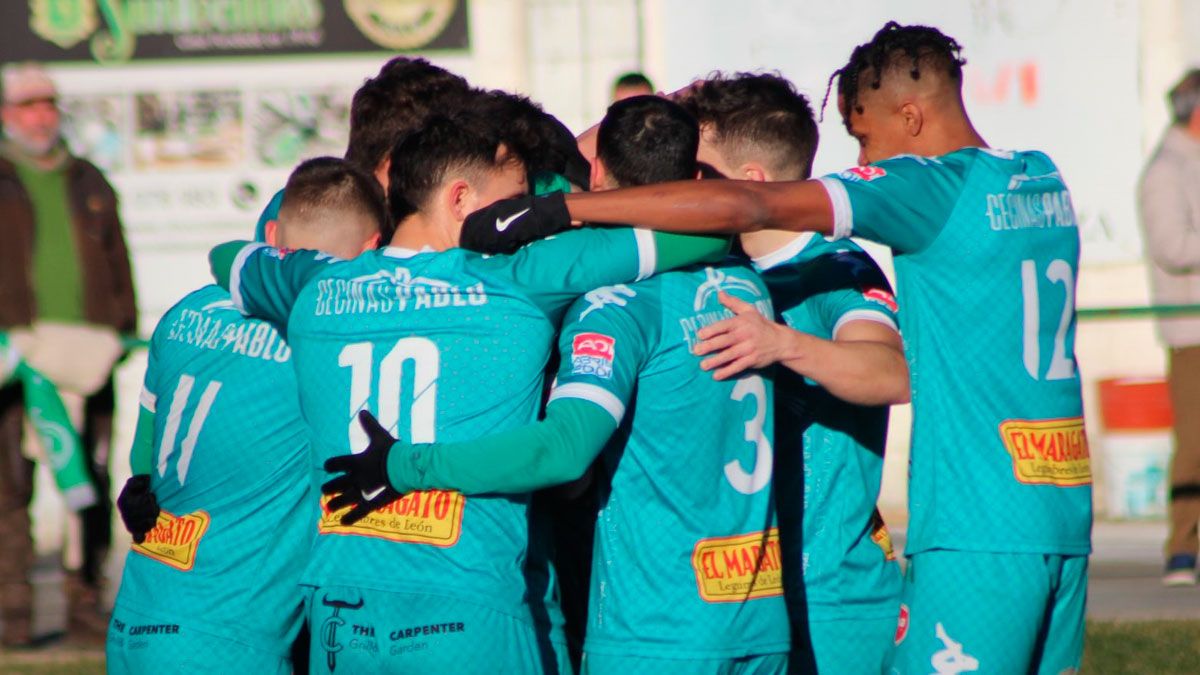 El Astorga celebra uno de sus goles. | ATLETICOASTORGA El Astorga celebra uno de sus goles. | ATLETICOASTORGA