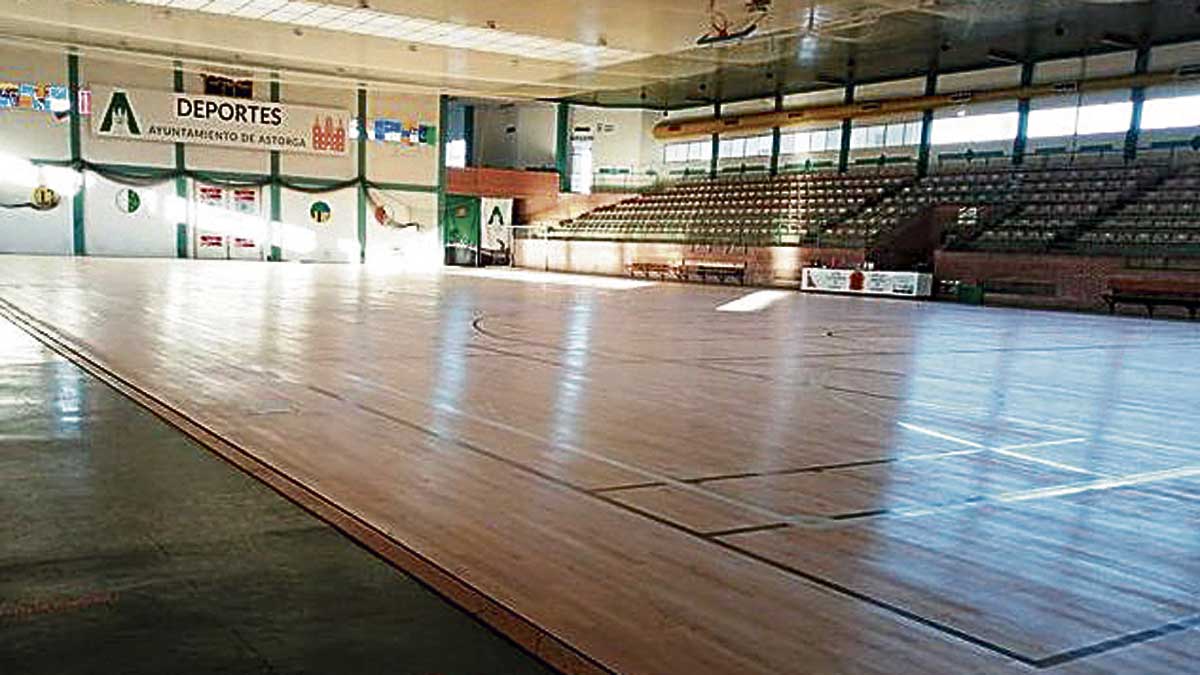 Una imagen del interior del pabellón Felipe Miñambres de Astorga. | P. F. Una imagen del interior del pabellón Felipe Miñambres de Astorga. | P. F.