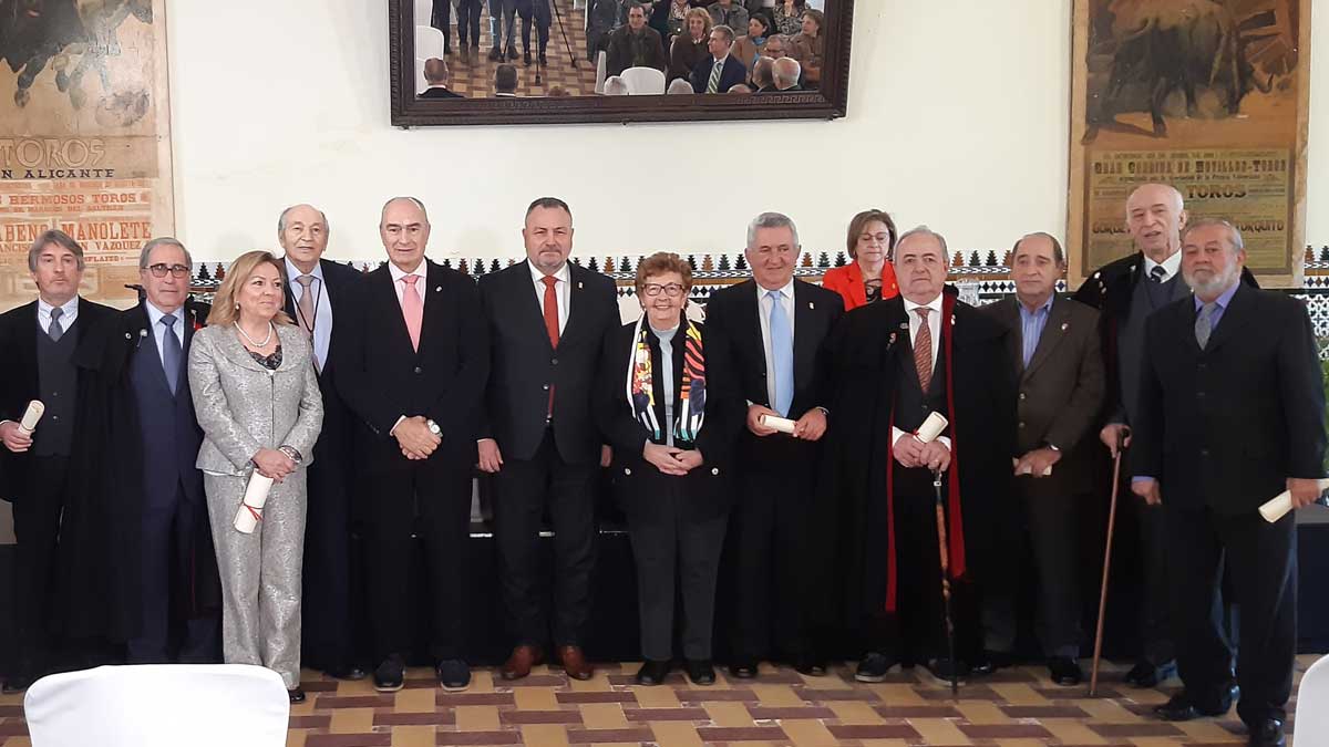 Foto de familia de los participantes en la clausura de los Días de León en Sevilla. | L.N.C.