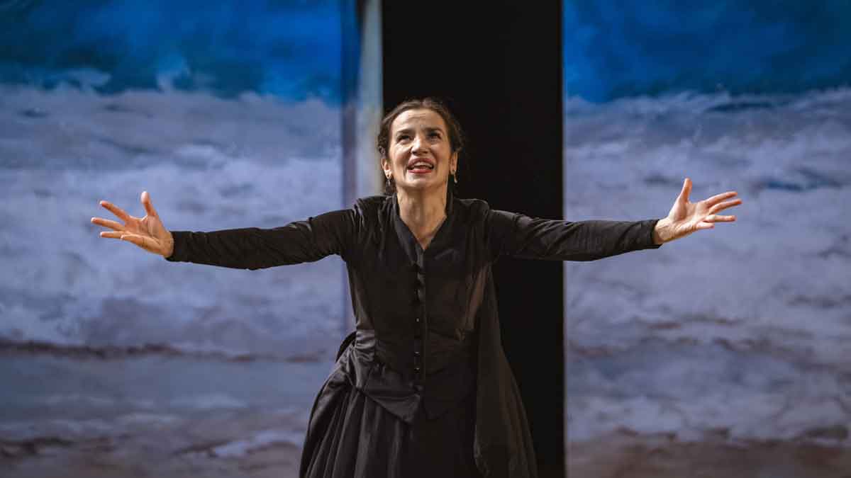 Una de las protagonistas de la comedia ‘Noche de Reyes’. | José Alberto Puertas Una de las protagonistas de la comedia ‘Noche de Reyes’. | José Alberto Puertas