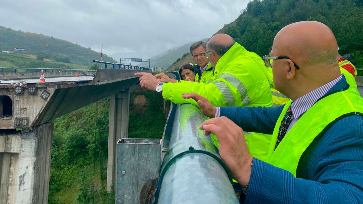 Una de las inspecciones realizadas al viaducto caído.