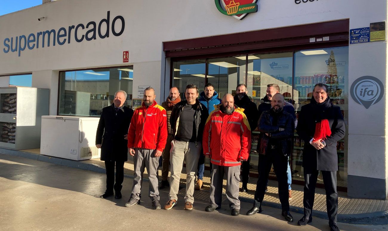 Acto de apertura de la tienda.