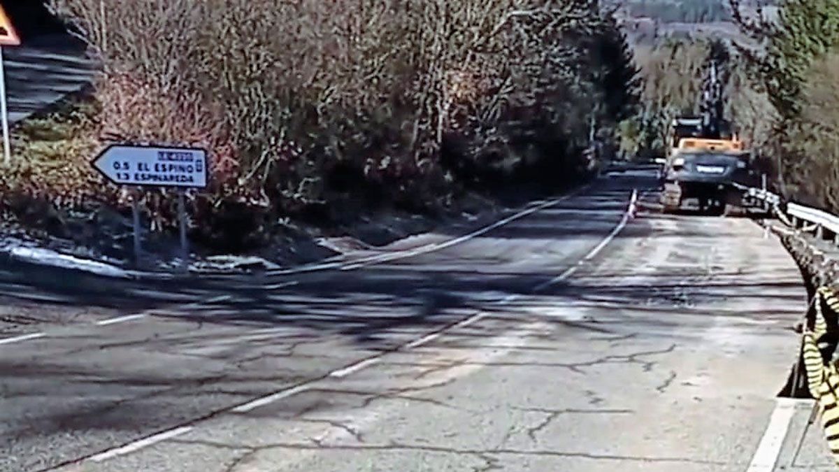 Carretera LE-711 que comienza a ser reparada por la Junta. Carretera LE-711 que comienza a ser reparada por la Junta.