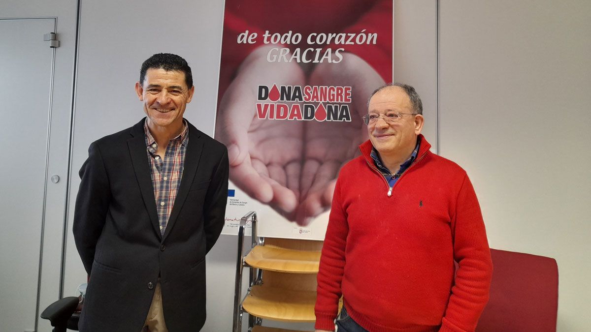 Presentación del balance anual de donaciones en el Bierzo por parte del presidente y del coordinador de la Hermandad. | MAR IGLESIAS