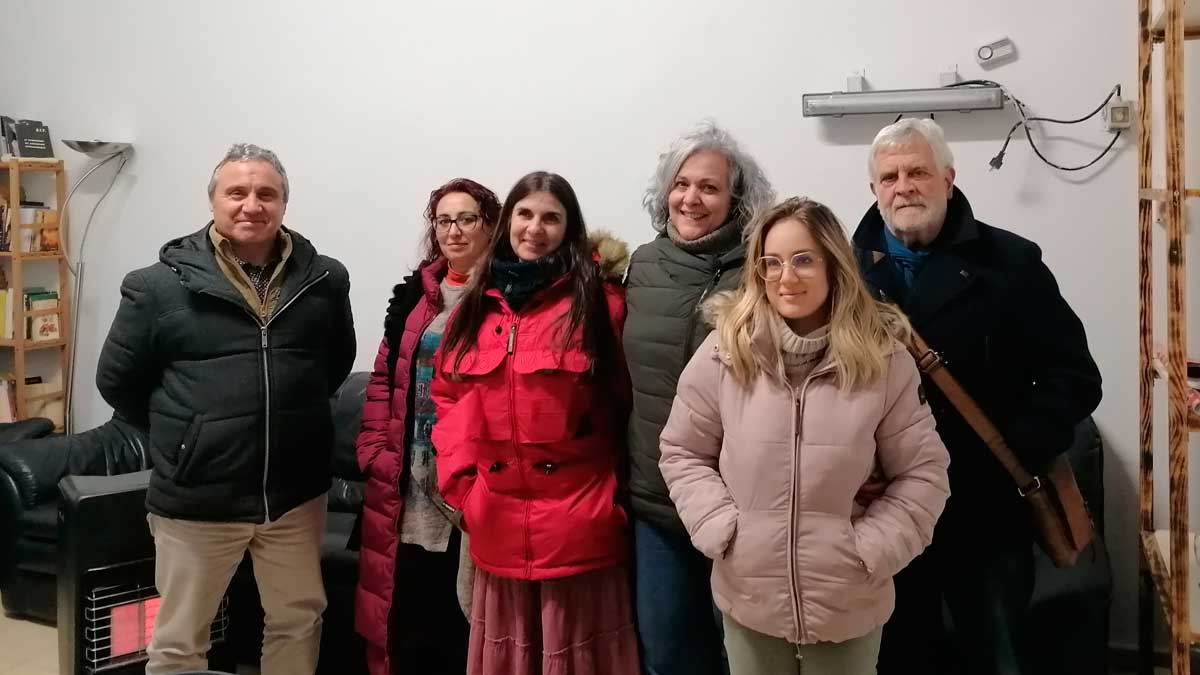 Los representantes de IU y Podemos de Villaquilambre posando juntos | L.N.C.