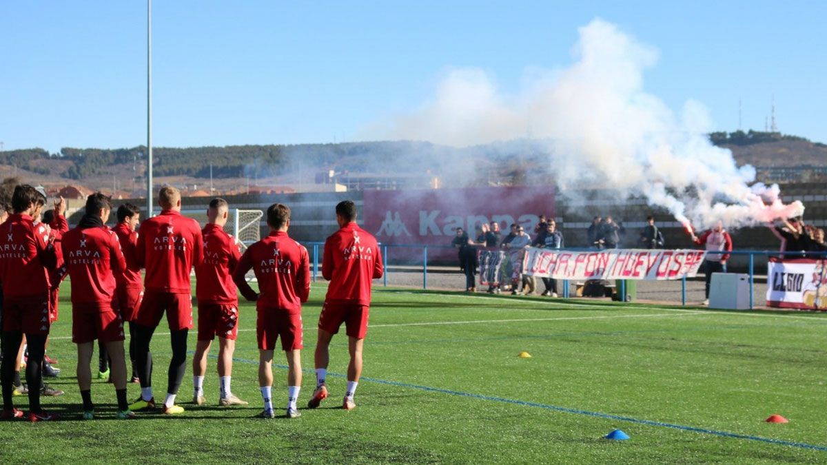 La afición acudió a apoyar al equipo en su último entrenamiento. | CYD