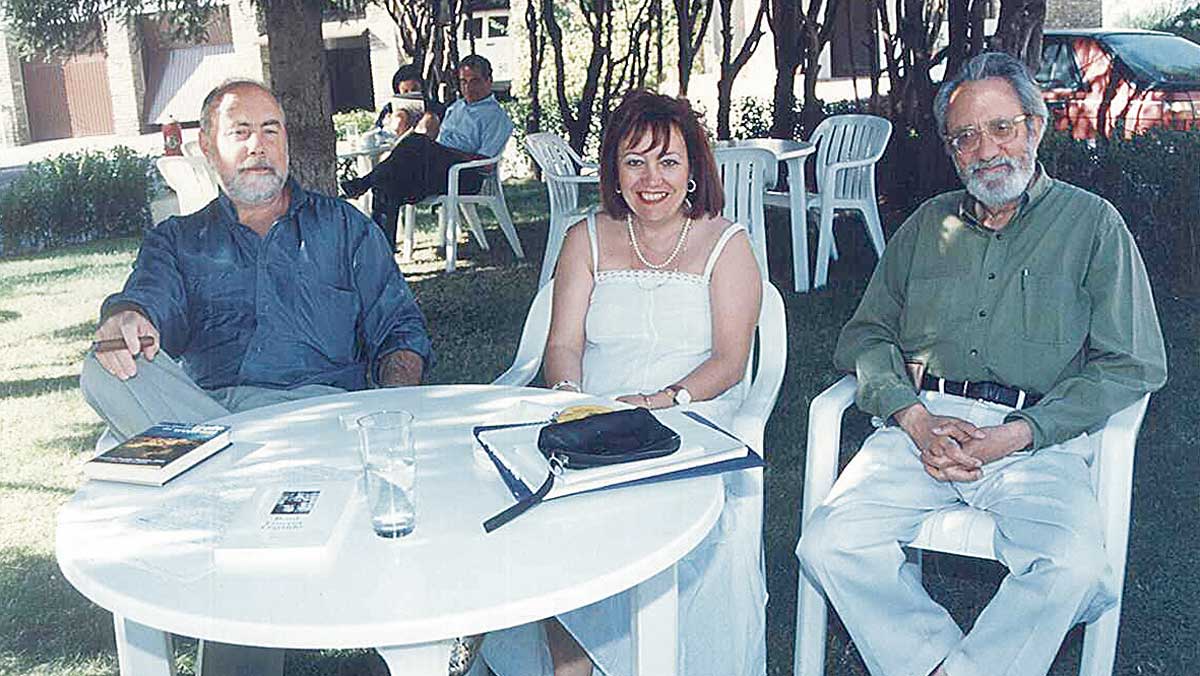 Raúl Guerra Garrido, Carmen Busmayor y Antonio Pereira en Villafranca. | L.N.C.