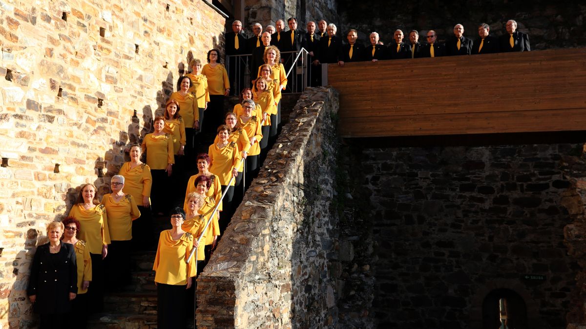 Solera berciana en una fotografía de grupo en el Castillo de Ponferrada.