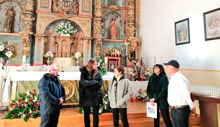 Un momento de la visita a la iglesia de Valcabado.