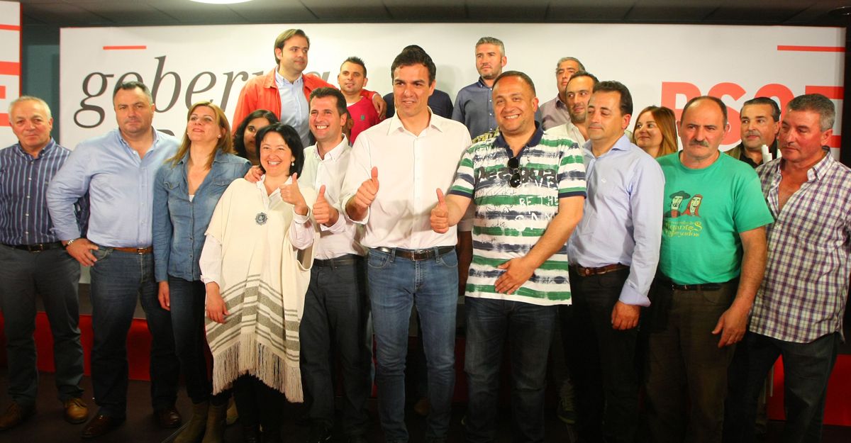 Sánchez, con alcaldes y candidatos en su pasada visita al Bierzo. | Ical: