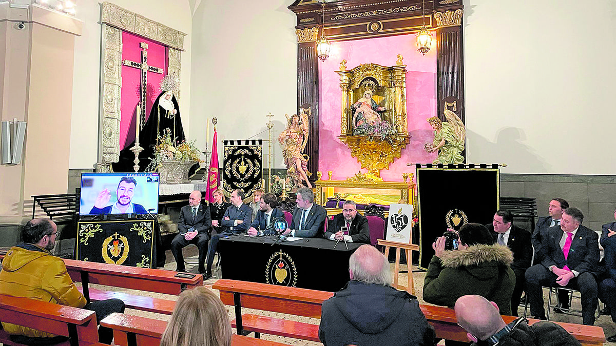 Un instante de la presentación del logotipo en Santa Nonia. | ANGUSTIAS Y SOLEDAD Un instante de la presentación del logotipo en Santa Nonia. | ANGUSTIAS Y SOLEDAD