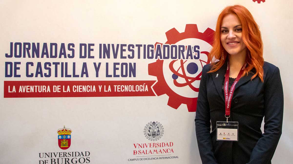 La biotecnóloga y astronauta, Sara García, durante el acto inaugural de las ponencias. | SUSANA MARTÍN