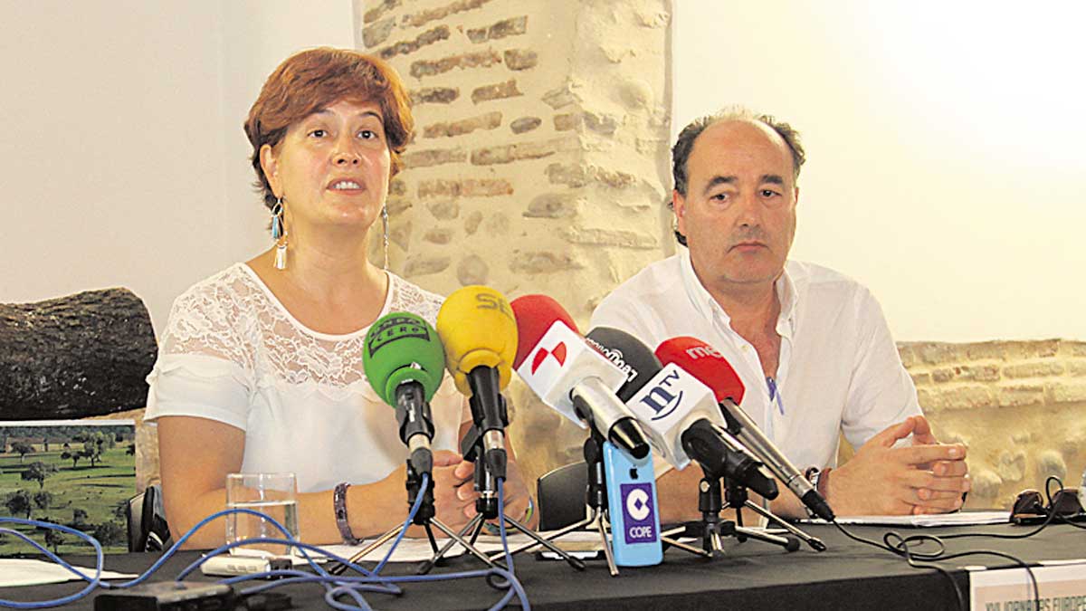Margarita Torres y su mano derecha y representante de Asial, Fernando Fernández Ferreras. | MAURICIO PEÑA