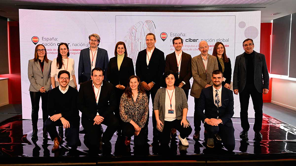 Algunos participantes en el encuentro celebrado este miércoles en León. | L.N.C.