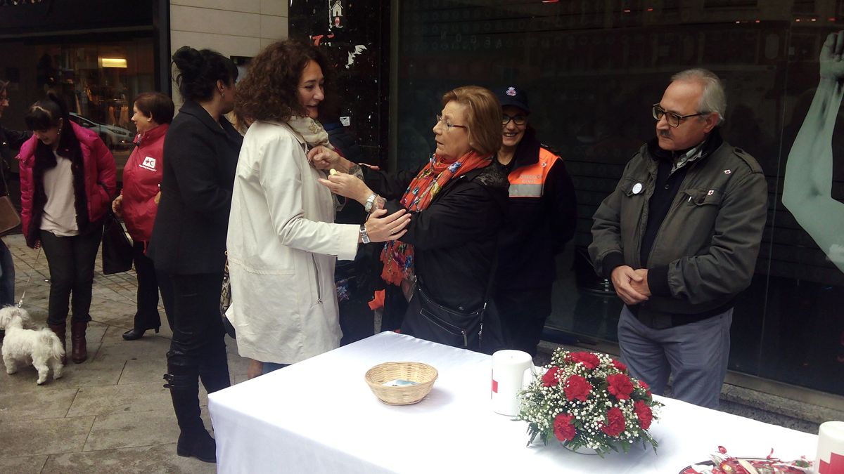 La alcaldesa de Ponferrada, Gloria Fernández Merayo, ayer en el Día de la Banderita. | L. N. C.
