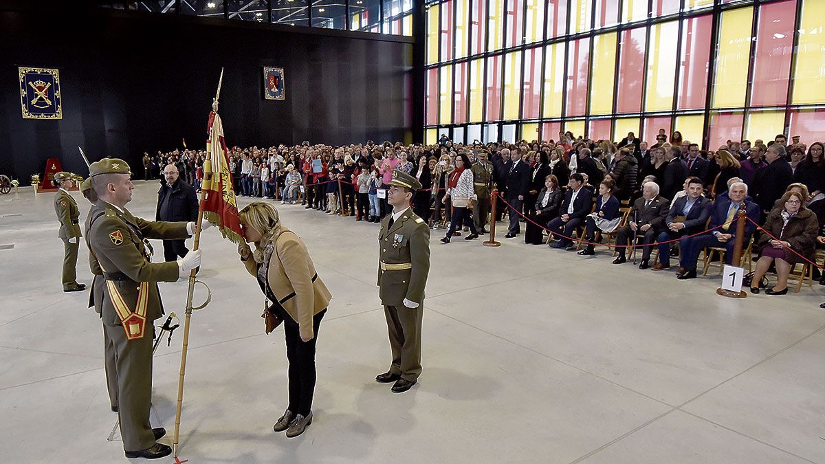 Imagen de archivo de una jura de bandera en León. | SAÚL ARÉN