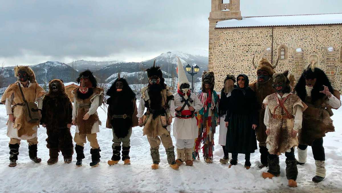 Algunos de los personajes del antruido de Riaño. | L.N.C.