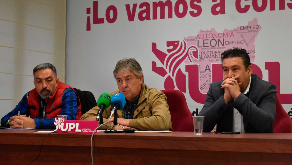 Imagen de la rueda de prensa de UPL sobre la crisis de gobierno en Garrafe de Torío. | Ical