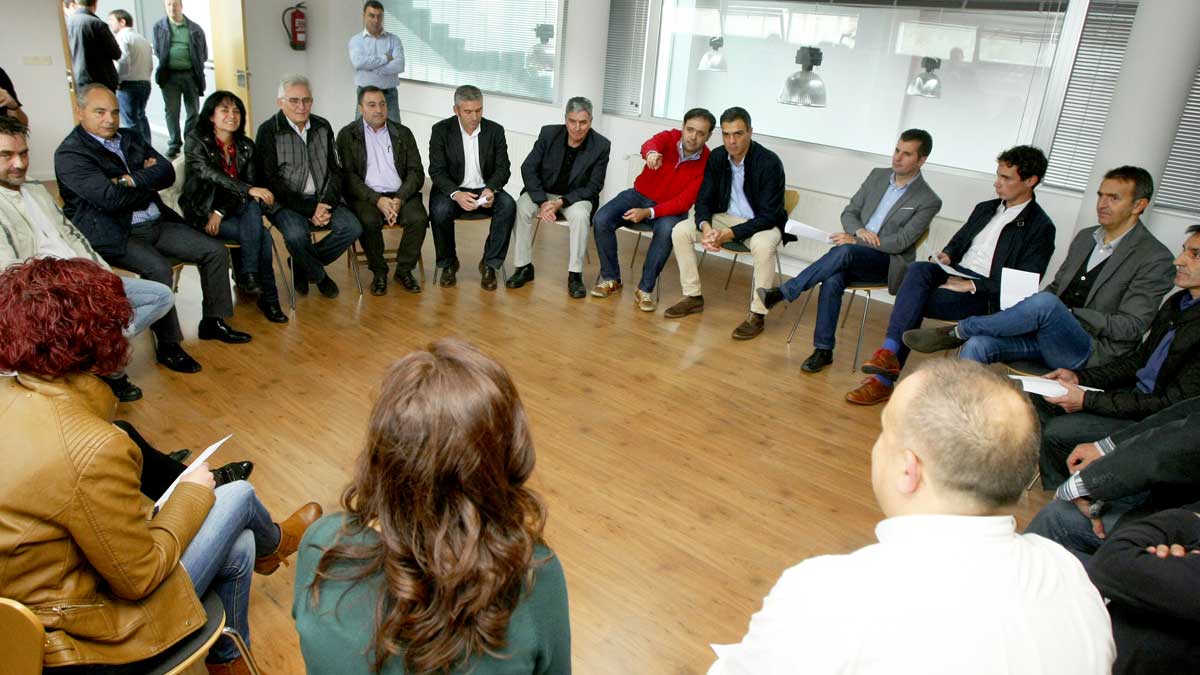 Reunión de Pedro Sánchez con los alcaldes mineros. | CÉSAR SÁNCHEZ (ICAL)