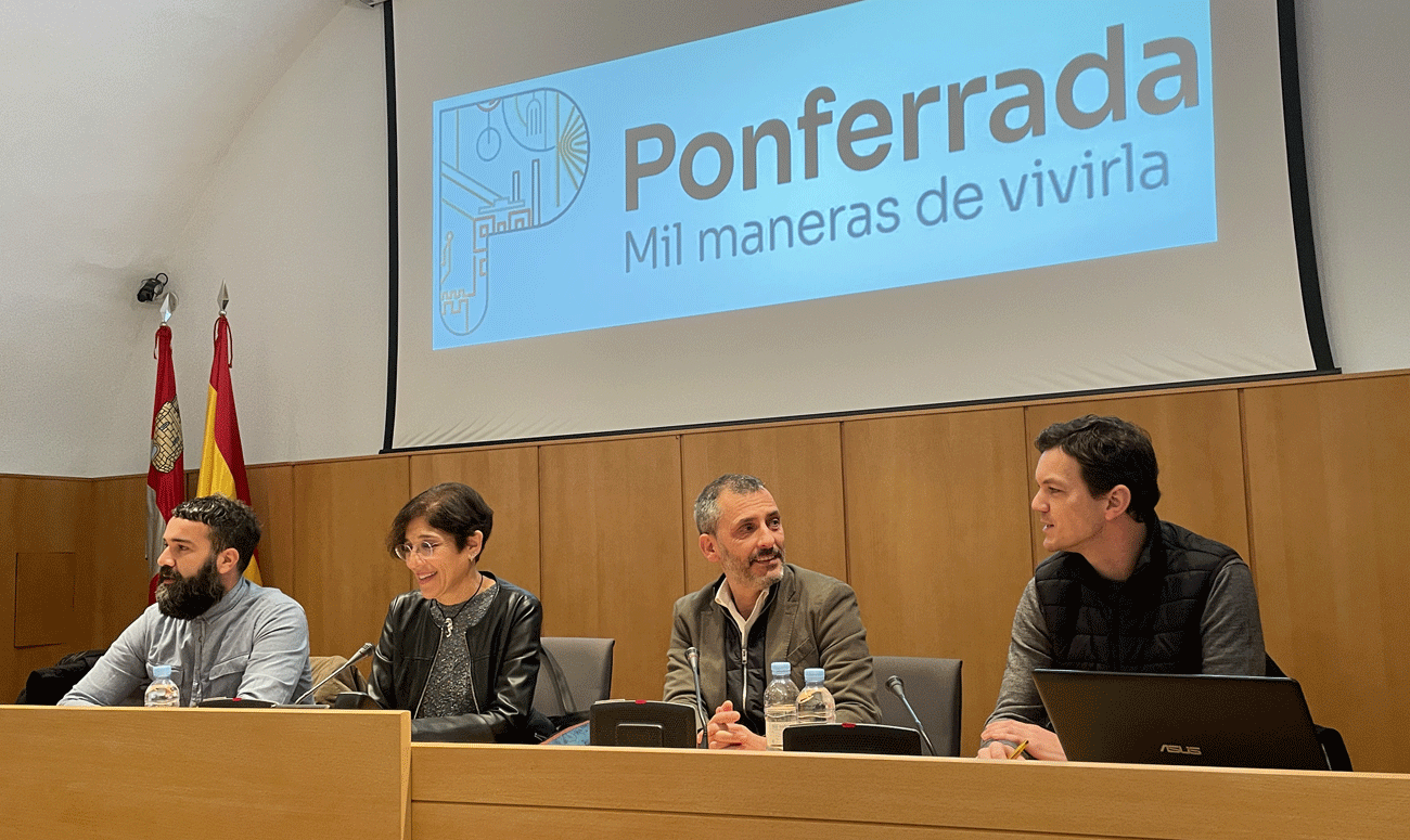 Acto en el Museo de la Radio de Ponferrada. | Javier Fernández