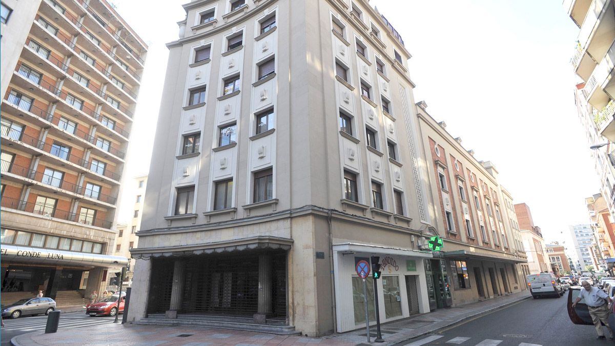 El Teatro Emperador es la obra cumbre del arquitecto Sanz Martínez.