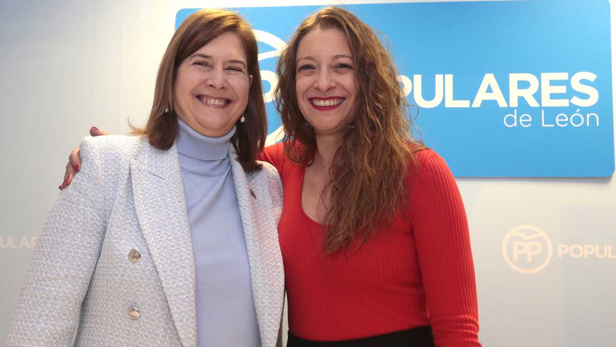 La candidata popular a la alcaldía de León, Margarita Torres, junto a la delegada de la Junta en la capital leonesa, Ester Muñoz | ICAL