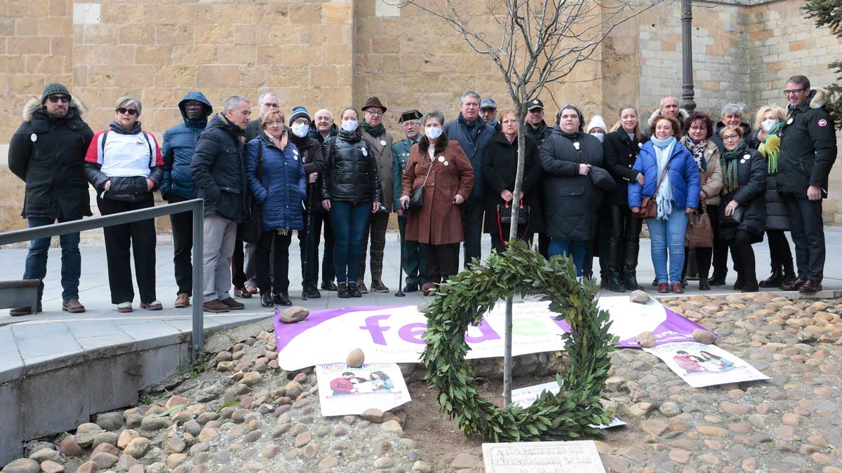 Foto de familia durante el acto en León. | CAMPILLO / ICAL