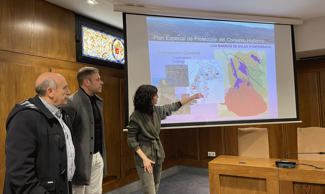 Presentación del proyecto en el Salón de Plenos del Ayuntamiento de Ponferrada. | Javier Fernández