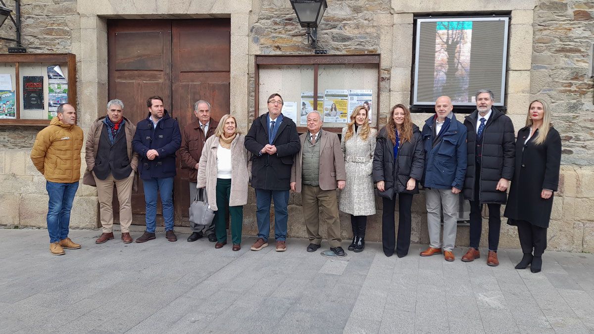 Recepción de autoridades para conocer el proyecto de recuperación de la casa de Gil y Carrasco. | MAR IGLESIAS