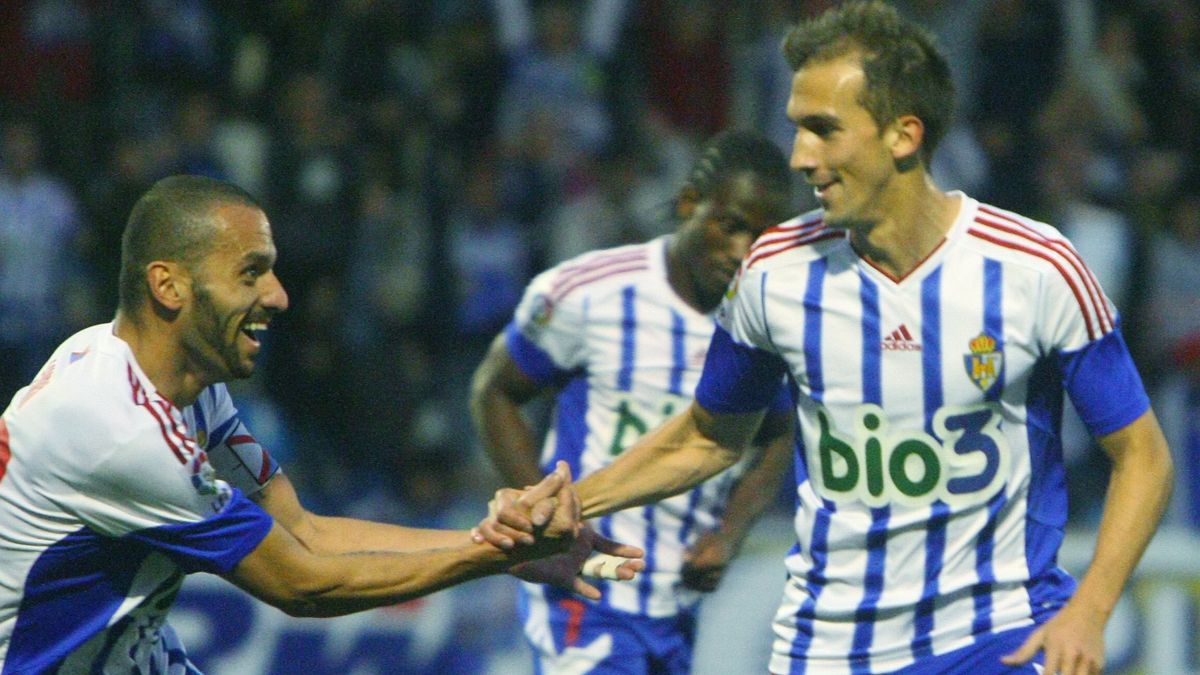 Yuri y Caiado celebran uno de los tantos del portugués. | CÉSAR SÁNCHEZ