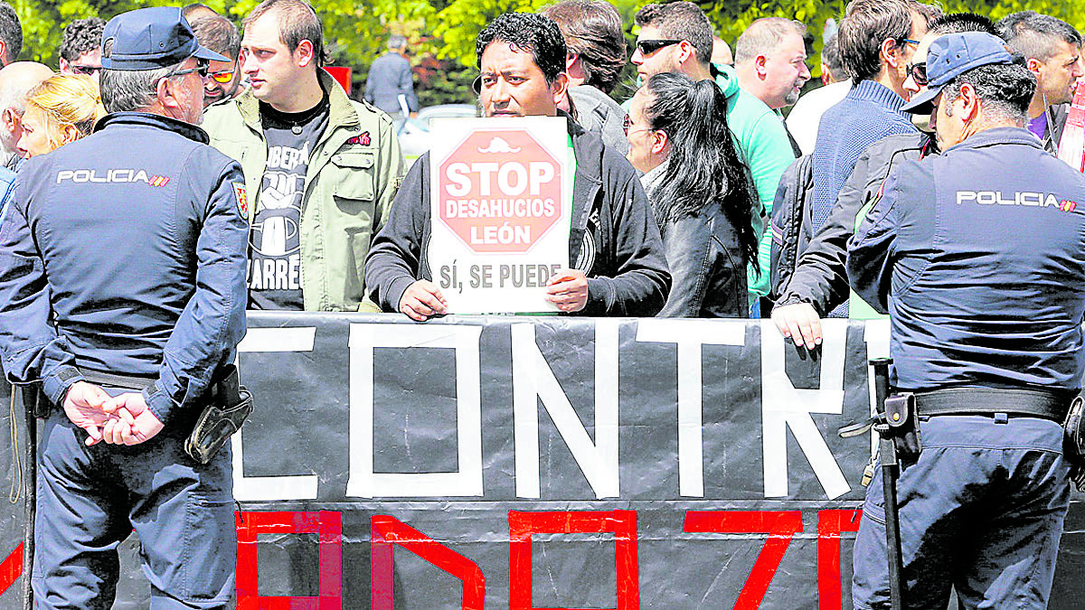 Protesta de Stop Desahucios León en una imagen de archivo. | ICAL