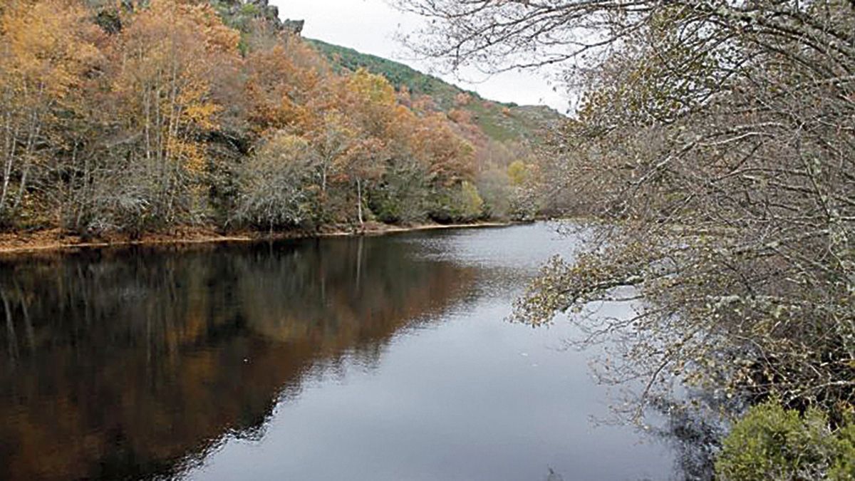 En la fotografía, vista del embalse de Valdesamario, en la Reserva Valles de Omaña y Luna. | R.B. OMAÑA Y LUNA