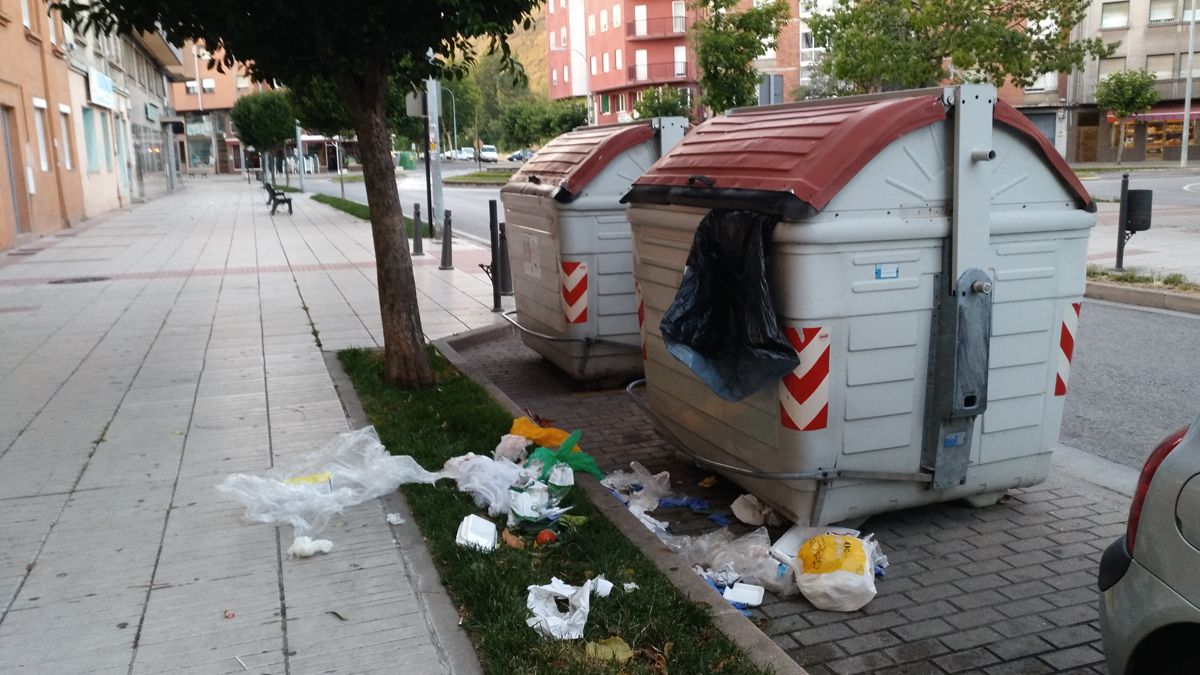 Los trabajadores lamentan que no haya intención de rebajar la tensión y asumen la huelga. | MAR IGLESIAS