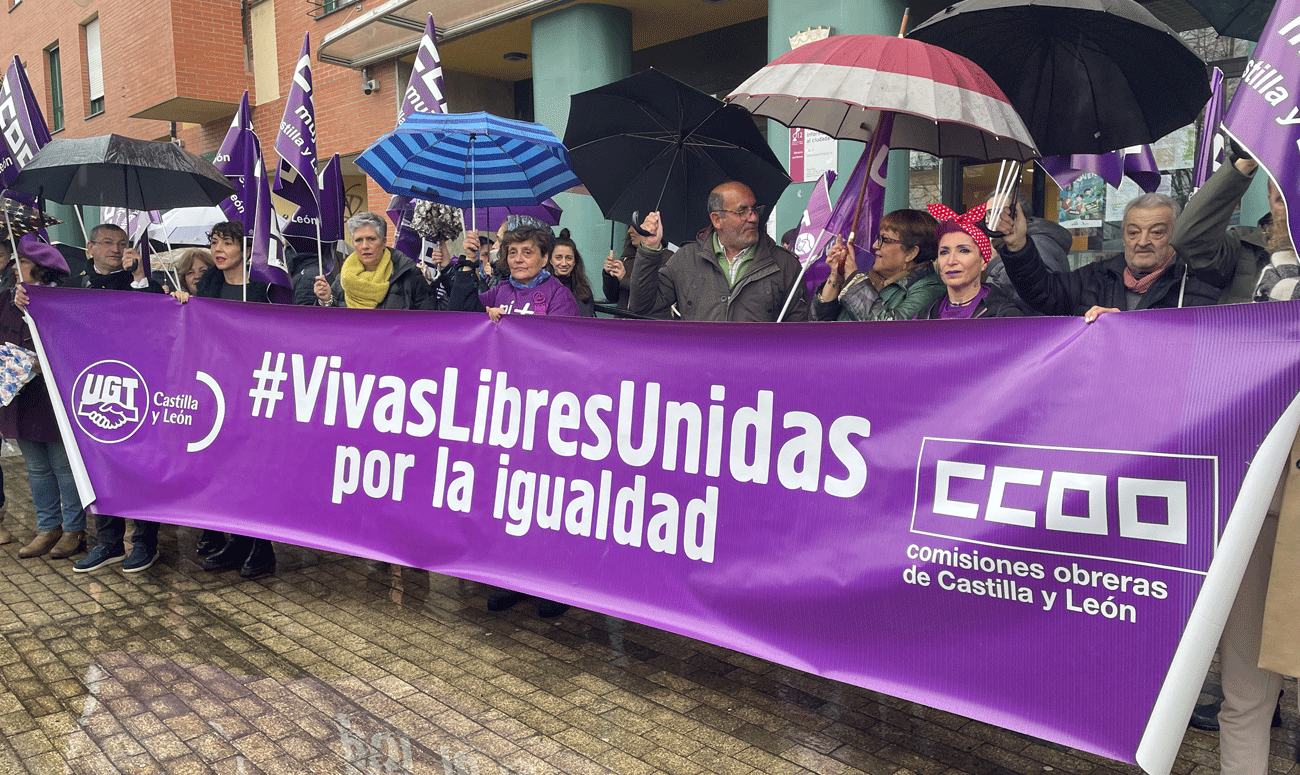 Concentración de los sindicatos en Ponferrada. | Javier Fernández