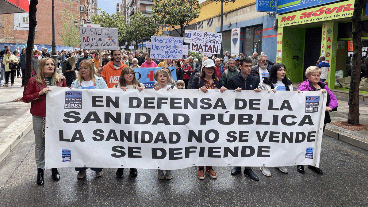 Manifestación con motivo del 8-M en Ponferrada. | Javier Fernández