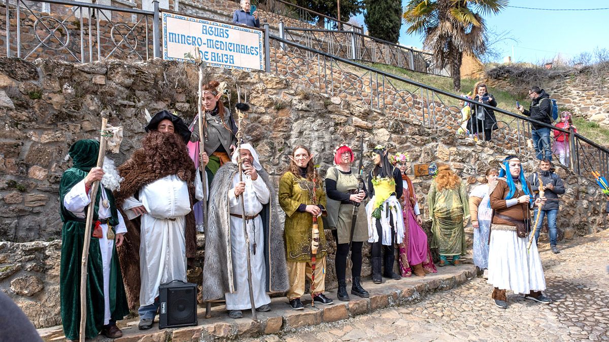 Hadas, elfos y personajes de la teatralización en la ruta. | VICENTE GARCÍA