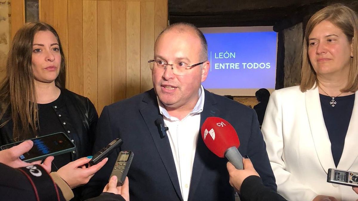Ester Muñoz, Miguel Tellado y Margarita Torres, antes de la reunión del Comité Ejecutivo del PP de León. | L.N.C.