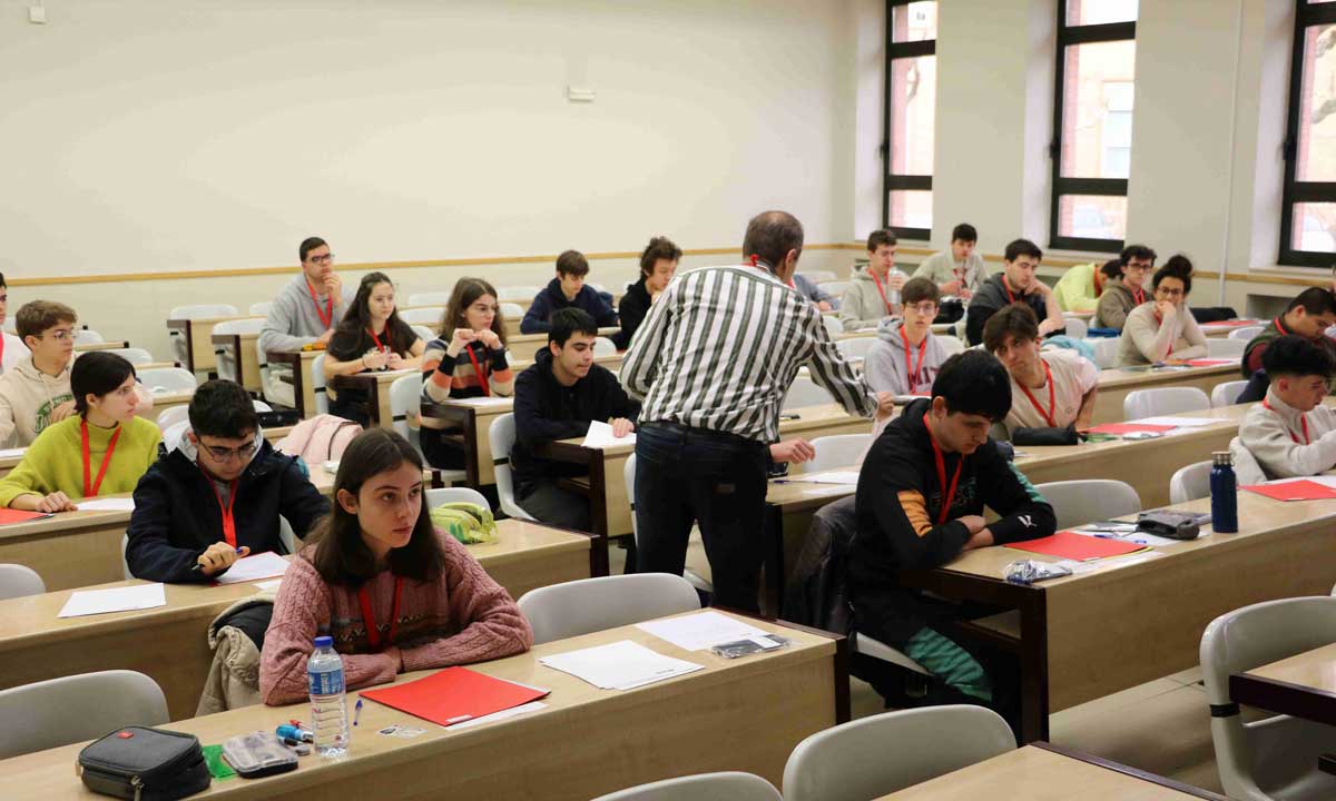Alumnos durante las primeras pruebas de este viernes | L.N.C.