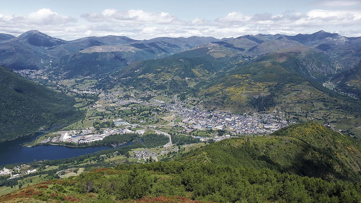 Vistas de la cima del Cuetonidio donde se plantea un mirador 360° con una ruta señalizada. | L.N.C.