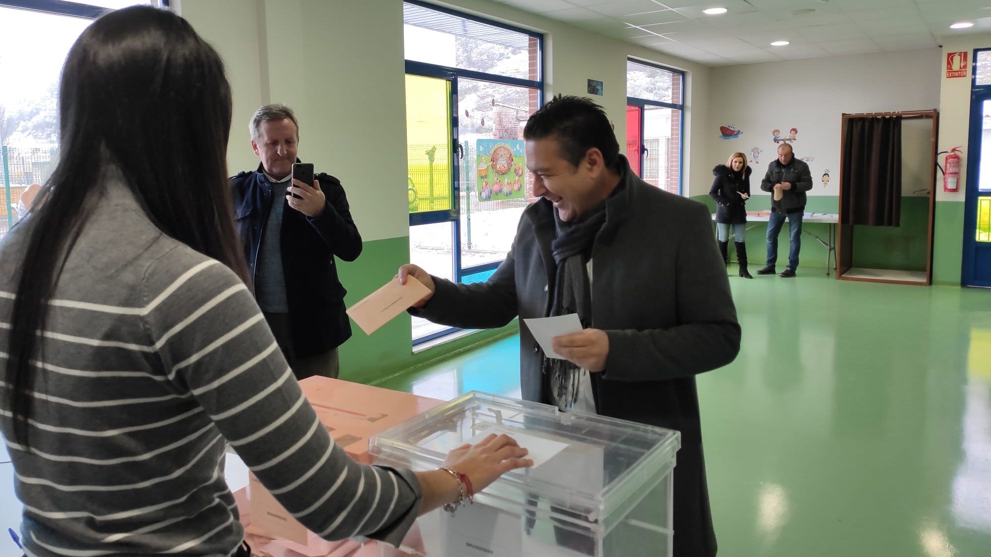 Luis Mariano Santos ejerce habitualmente su derecho al voto en Cistierna. | L.N.C.